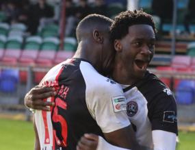 Popoola provides spark as Magpies turn up the heat on play-off rivals