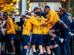 Drakes-Thomas strikes at the death as Slough Town edge FA Cup thriller 