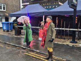 Voice artist behind viral Jet2 holiday advert opens Cookham Christmas Street Fayre