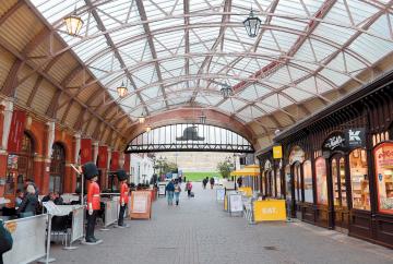 Mayor from down under takes a stroll on the Queen's Walkway
