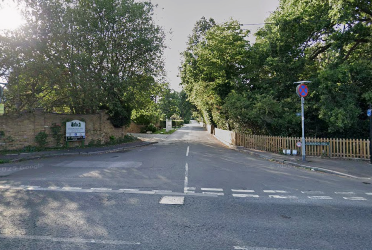 Large water leak causes traffic disruption in Windsor