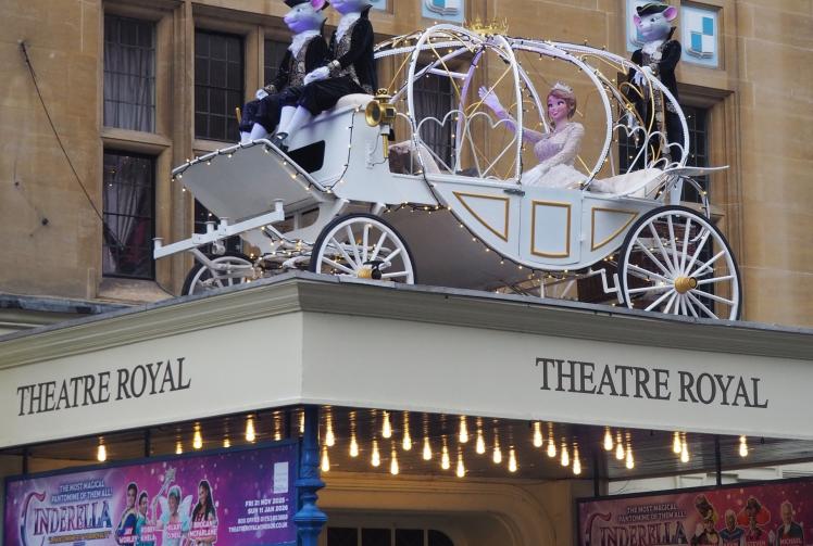 Showstopping &pound;20,000 workable fairy-tale carriage up for auction