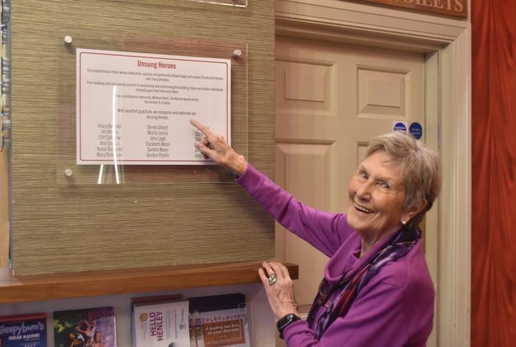 &lsquo;Unsung heroes&rsquo; honoured for their service to theatre