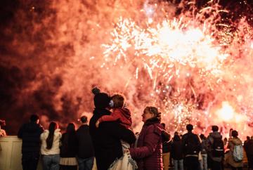 Ascot 'Fireworks Spectacular Family Raceday' returns this weekend Ascot 'Fireworks Spectacular Family Raceday' returns this weekend
