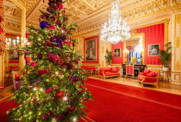 Windsor Castle unveils its Christmas displays, with 20-foot tree in St George’s Hall Windsor Castle unveils its Christmas displays, with 20-foot tree in St George’s Hall